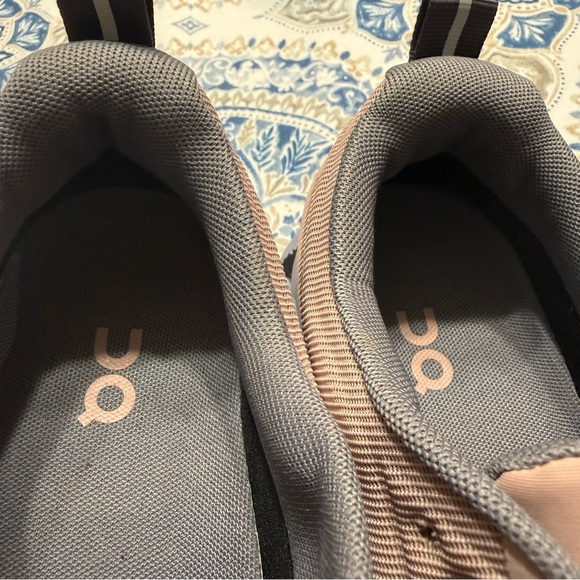 On Running Women’s Sneakers Pink with Gray Sole - Picture 4 of 8